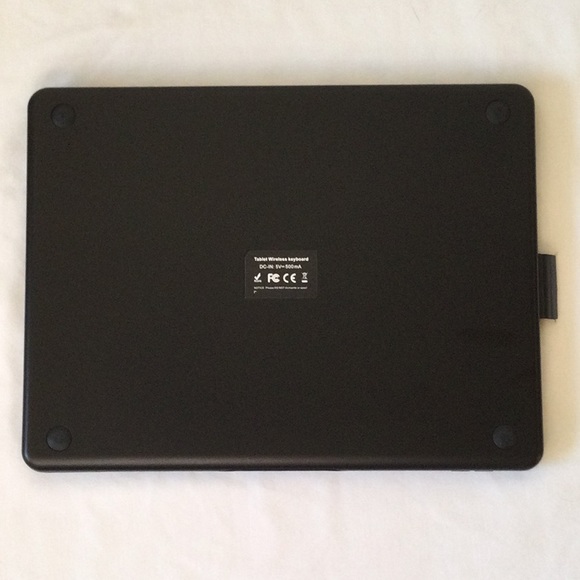 BABG iPad Case with Keyboard (2022) - Picture 4 of 11